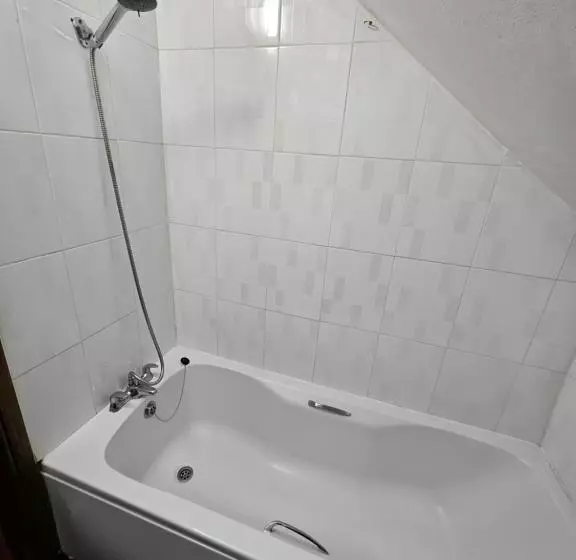 Majatalo Affordable Rooms With Kitchen Near Station Overnight Free Parking 6pm To 8am