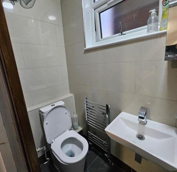 膳宿费 Affordable Rooms With Kitchen Near Station Overnight Free Parking 6pm To 8am