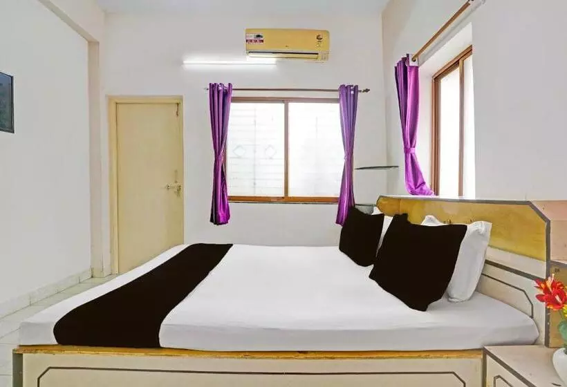 Oyo 82458 Hotel Shivshakti