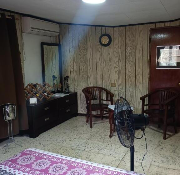 Majatalo Backpack Cabin A12892