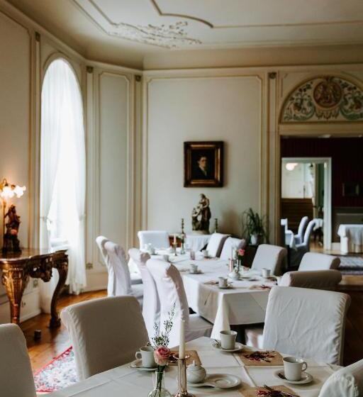 مبيت وإفطار Schloss Karow