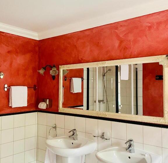 مبيت وإفطار Schloss Karow