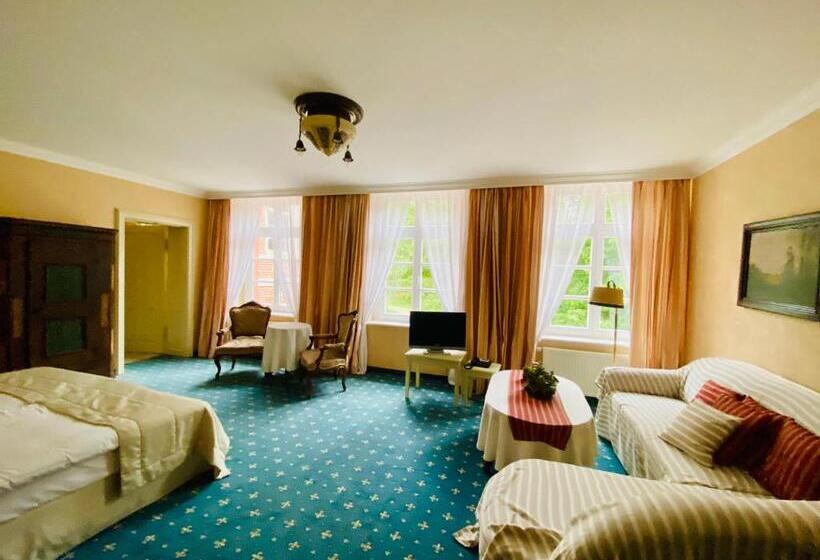 مبيت وإفطار Schloss Karow