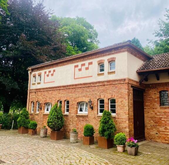 مبيت وإفطار Schloss Karow