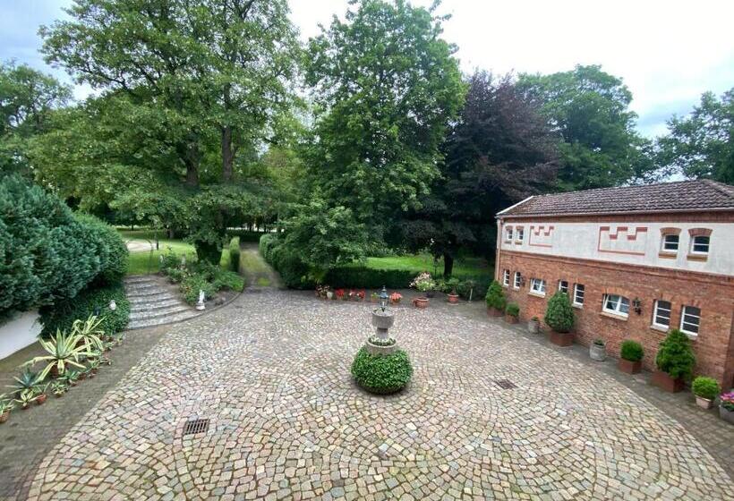 مبيت وإفطار Schloss Karow