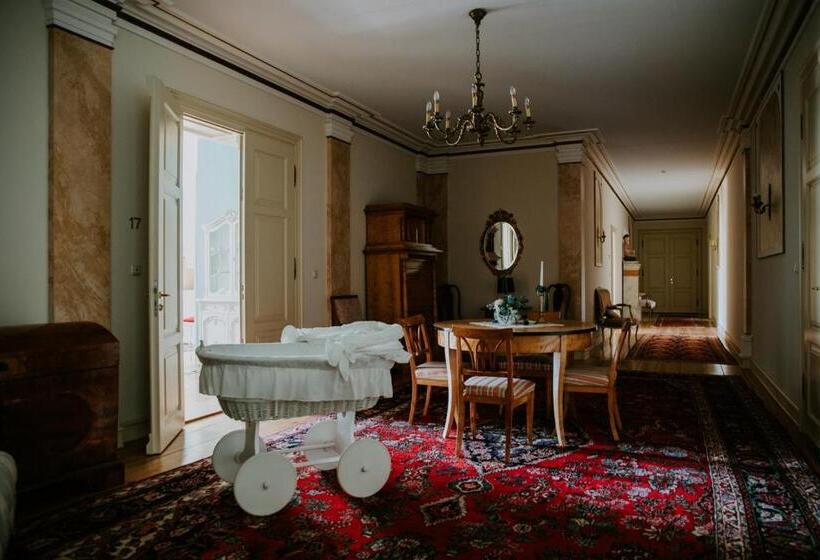 مبيت وإفطار Schloss Karow