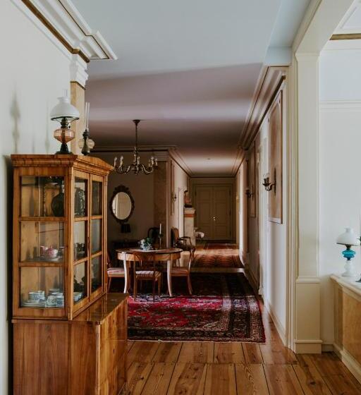 مبيت وإفطار Schloss Karow