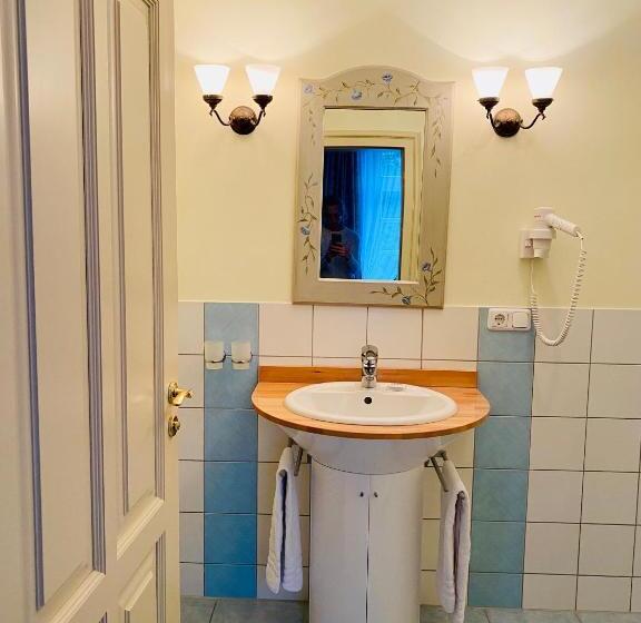 مبيت وإفطار Schloss Karow