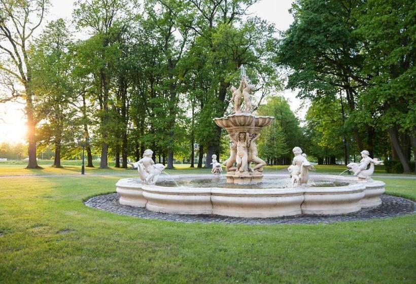 مبيت وإفطار Schloss Karow