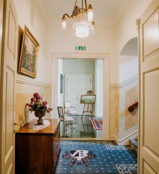 مبيت وإفطار Schloss Karow