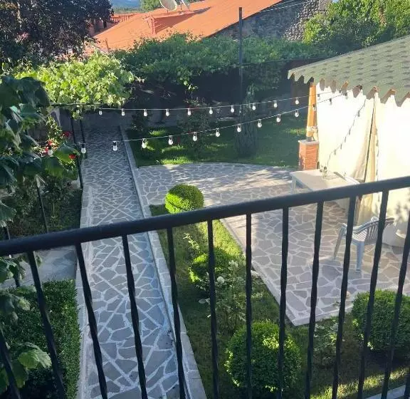 هتل Green Garden