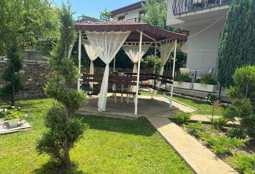 پانسیون Apartmani Karach