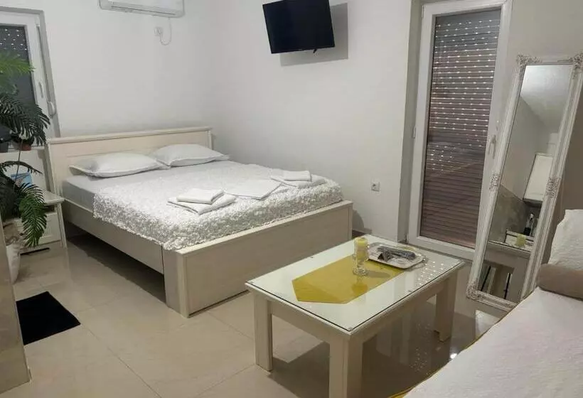 پانسیون Apartmani Karach