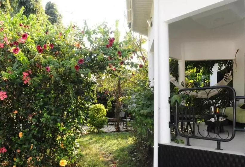 Majatalo Oya Guest House