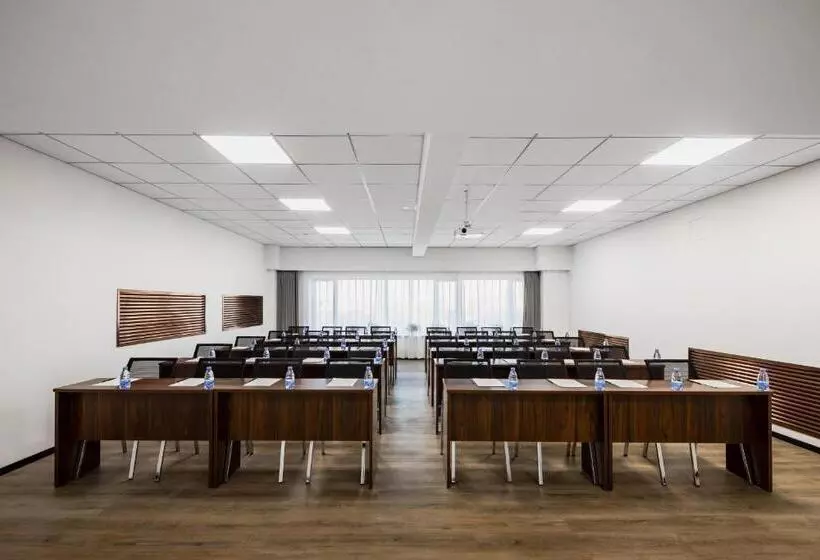 Atour Hotel Chifeng Hongshan Sport Center