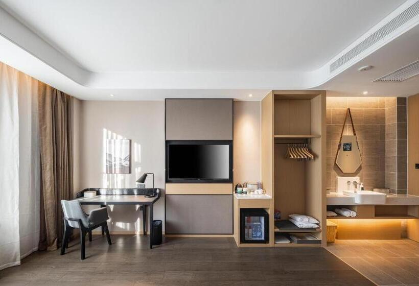 Atour Hotel Chifeng Hongshan Sport Center