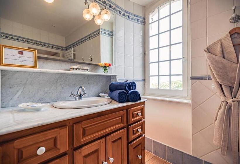 مبيت وإفطار Ostal Cassinia