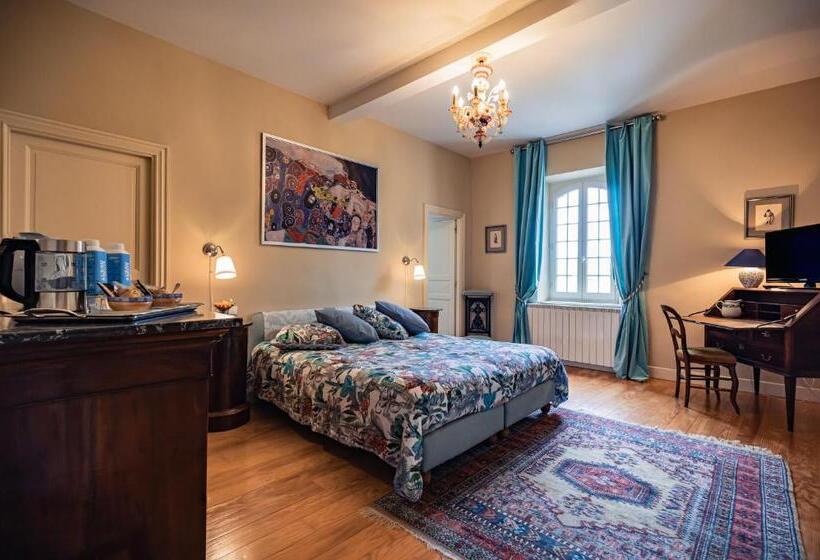 مبيت وإفطار Ostal Cassinia