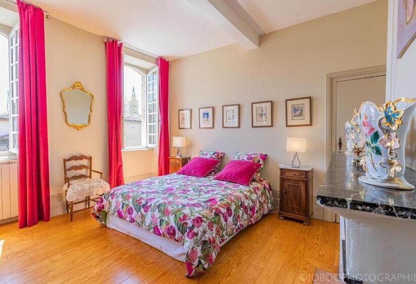 مبيت وإفطار Ostal Cassinia