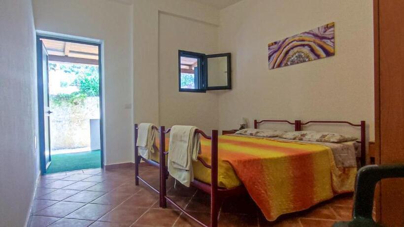 Hotelli B&b Cala Cartoe