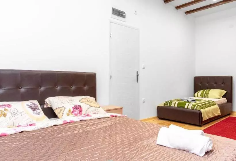 پانسیون Fortezza Rooms