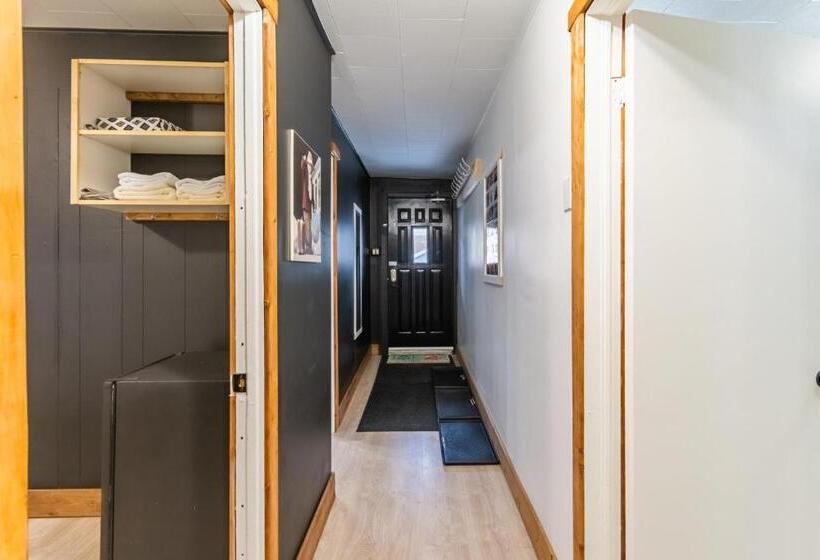 민박 The International House Hostel