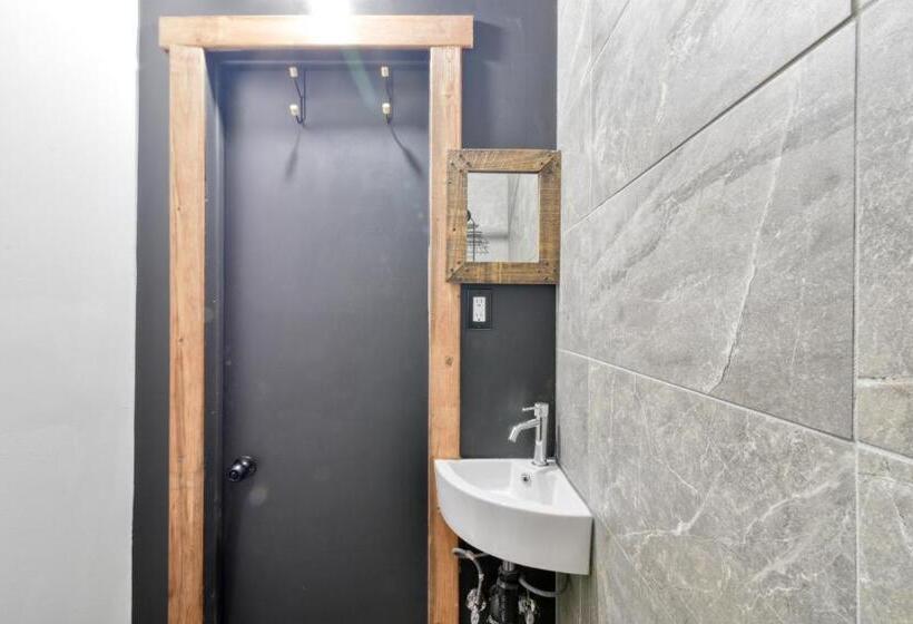 민박 The International House Hostel