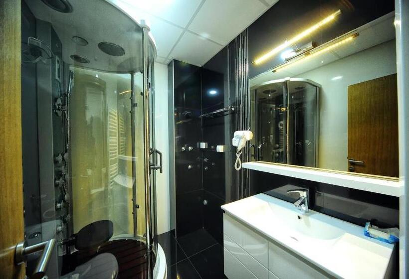 هتل Garni Uni Elita Lux