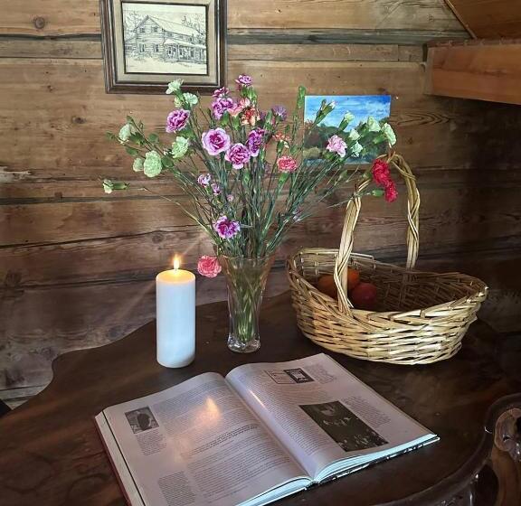 Hotel Rustic Beaverfoot Lodge Room N10