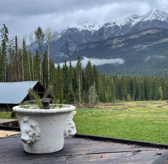 Hotel Rustic Beaverfoot Lodge Room N10