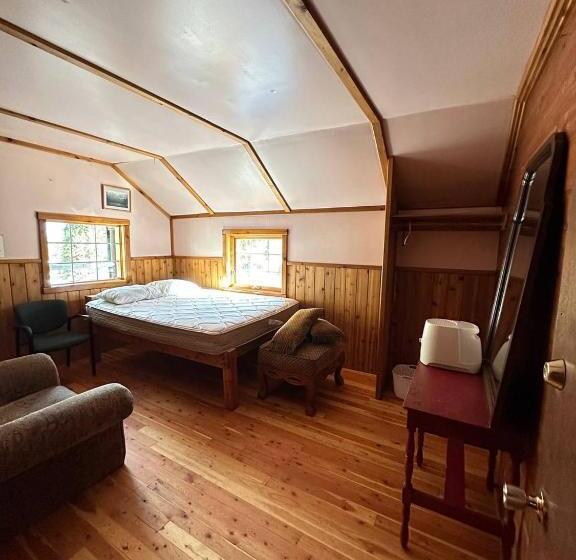 Hotel Rustic Beaverfoot Lodge Room N10