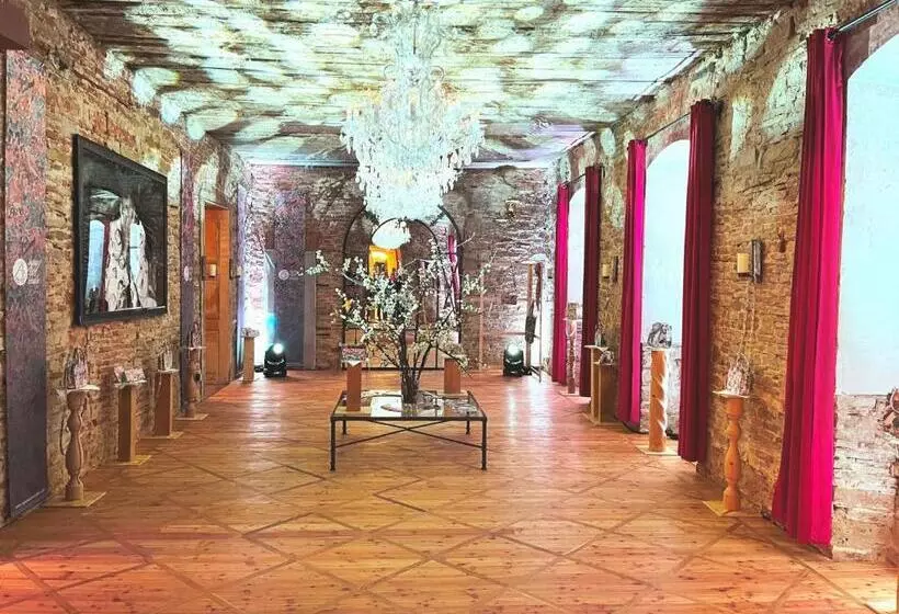 Lomakeskus Péchy Castle