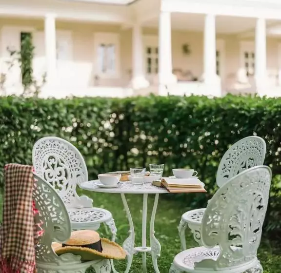 Lomakeskus Péchy Castle