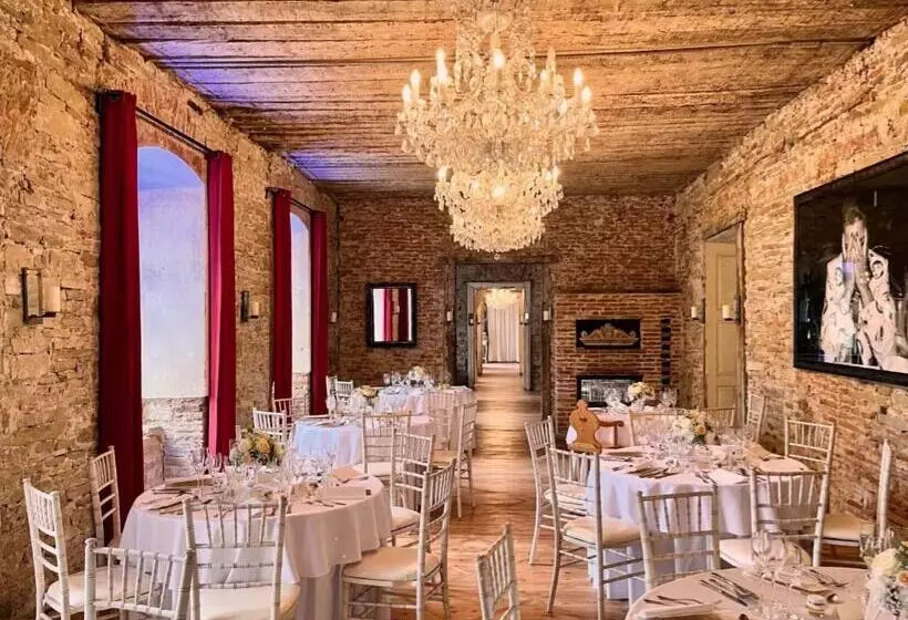 Lomakeskus Péchy Castle