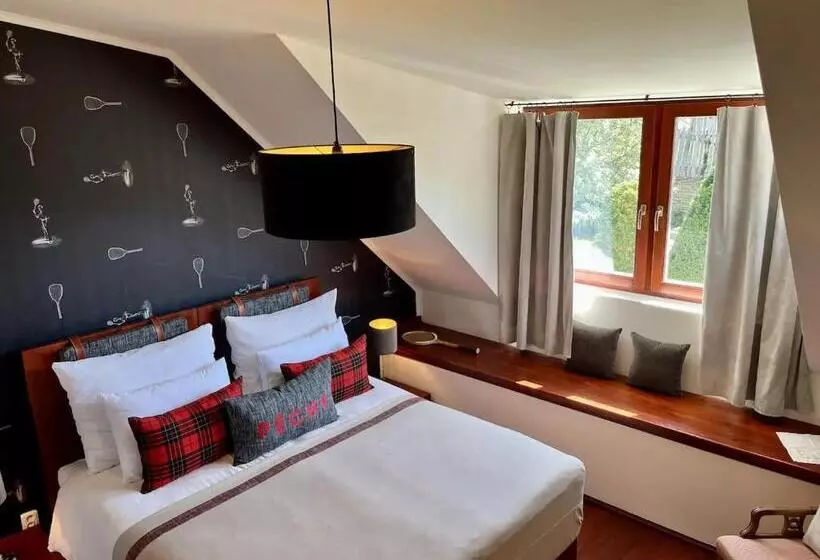 Lomakeskus Péchy Castle