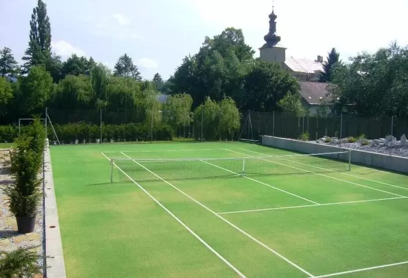 Lomakeskus Péchy Castle