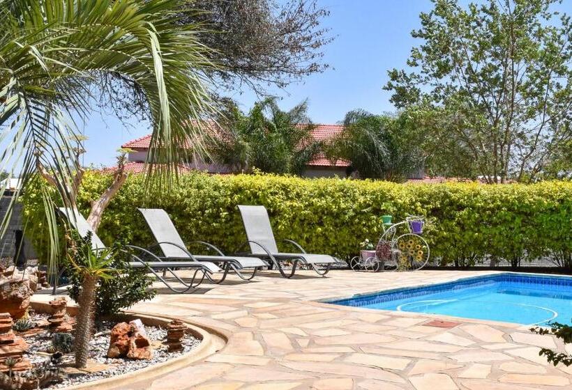 تختخواب و صبحانه Kamaku Guesthouse Cc