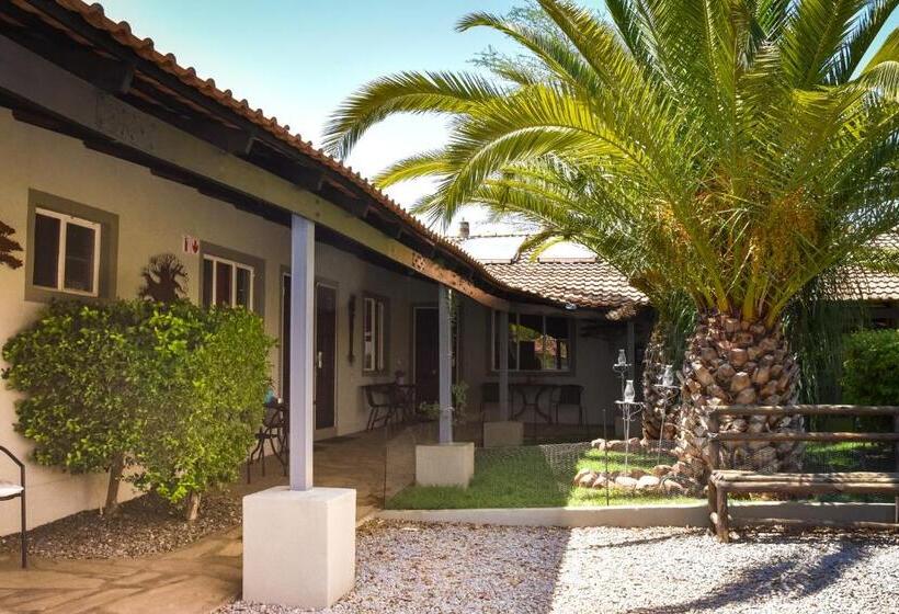 تختخواب و صبحانه Kamaku Guesthouse Cc