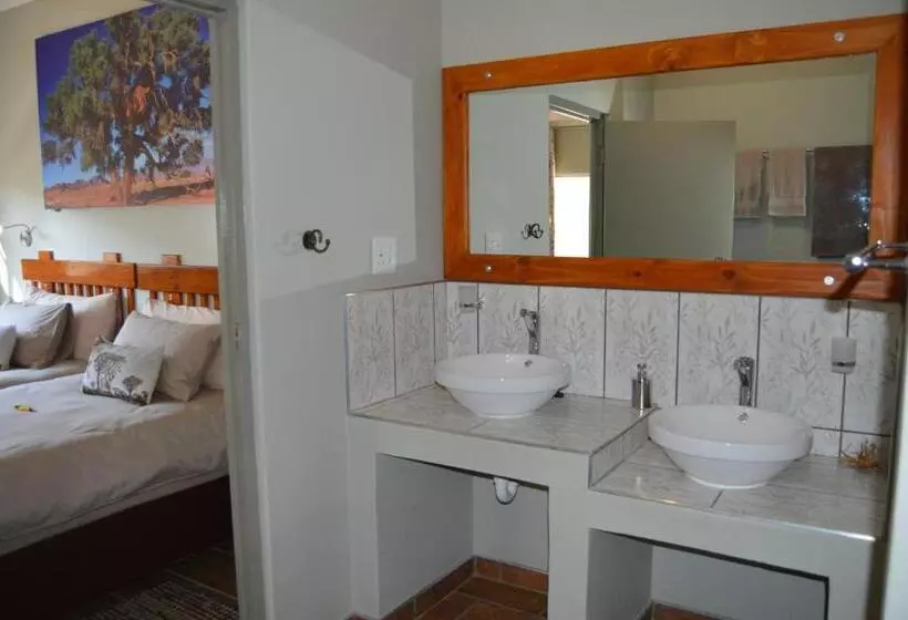 تختخواب و صبحانه Kamaku Guesthouse Cc