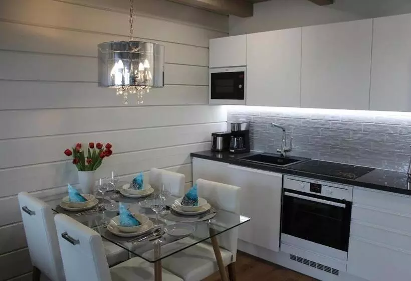 استراحتگاه Naava Chalets