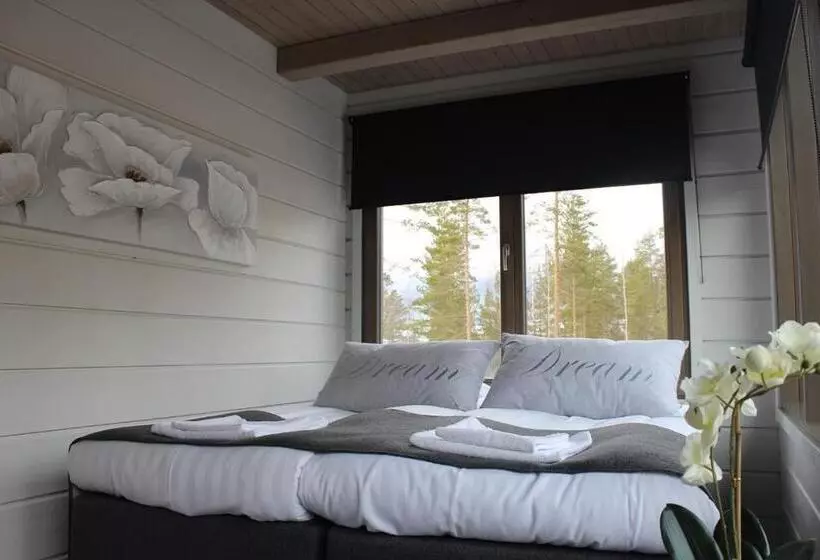 استراحتگاه Naava Chalets