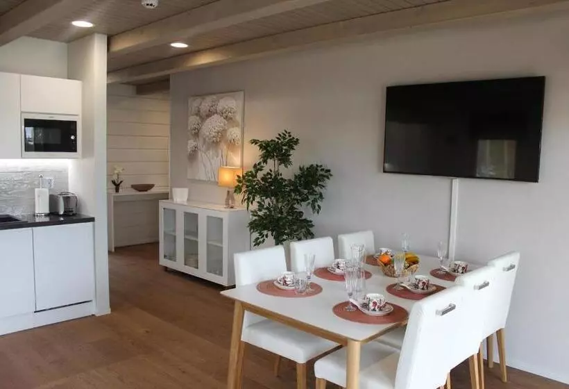 استراحتگاه Naava Chalets