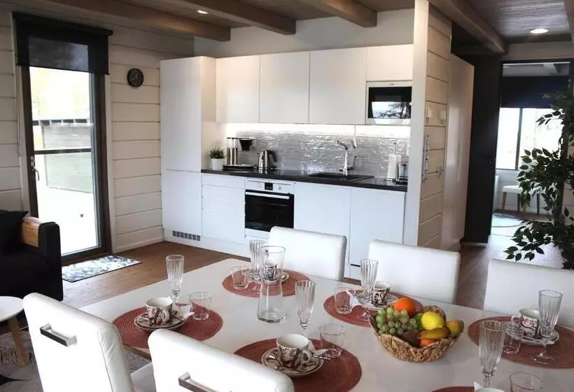 استراحتگاه Naava Chalets