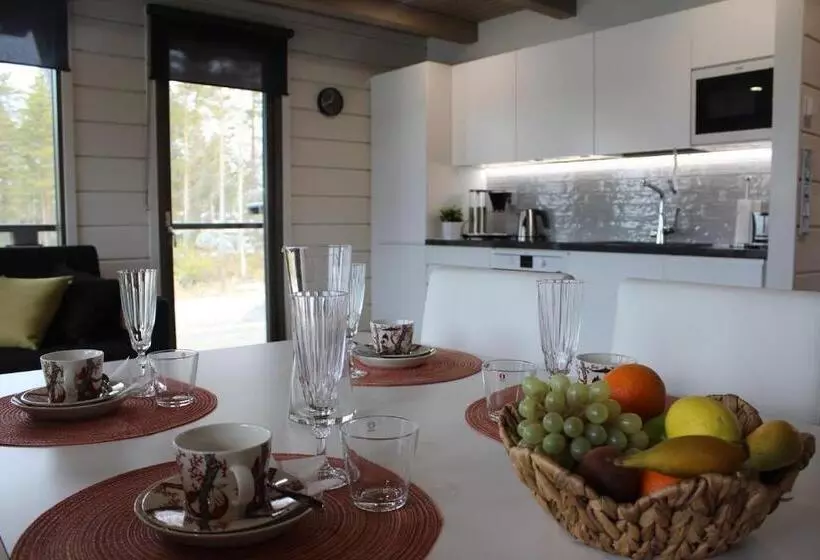 استراحتگاه Naava Chalets