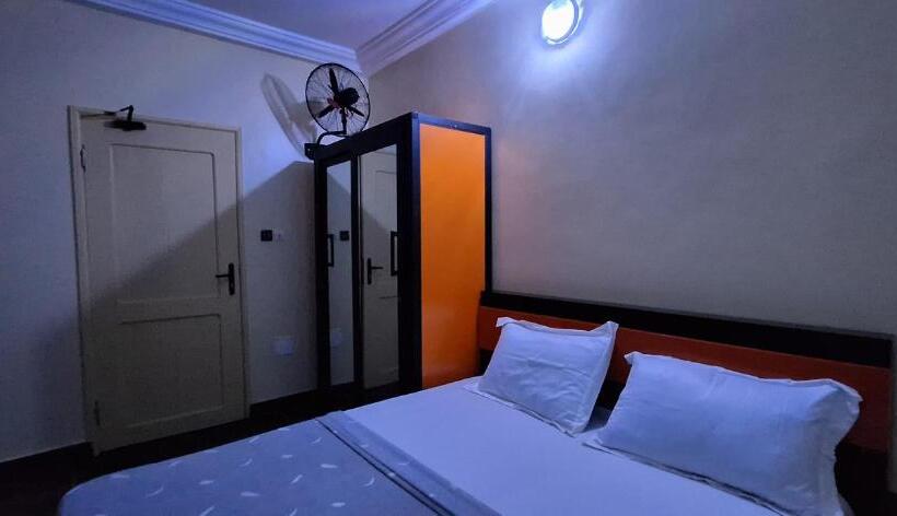 پانسیون Room In Guest Room   Royal Blue Guest House Bar Economy Double Bed