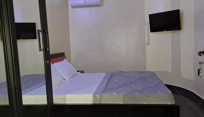 پانسیون Room In Guest Room   Royal Blue Guest House Bar Economy Double Bed