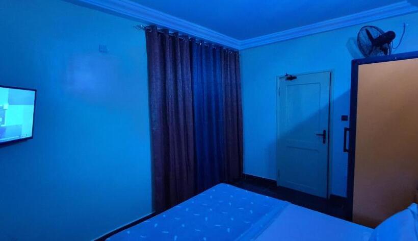 پانسیون Room In Guest Room   Royal Blue Guest House Bar Economy Double Bed