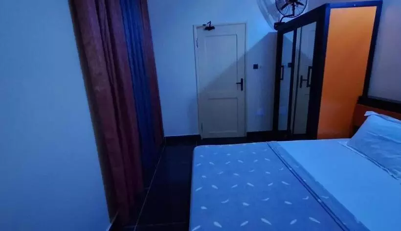 پانسیون Room In Guest Room   Royal Blue Guest House Bar Economy Double Bed