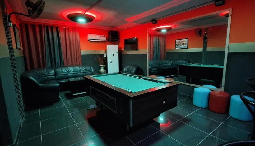 پانسیون Room In Guest Room   Royal Blue Guest House Bar Economy Double Bed