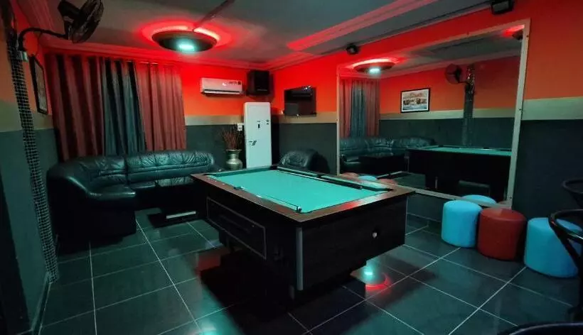 پانسیون Room In Guest Room   Royal Blue Guest House Bar Economy Double Bed